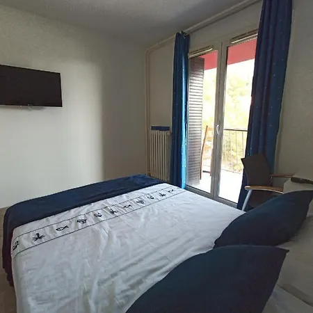 Habitación en casa particular Private In Renovated - Tram 1 Min Walk *
