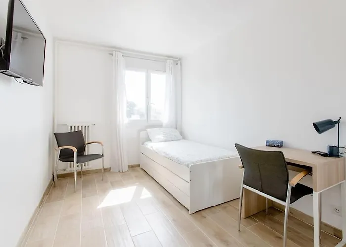 Private In Renovated - Tram 1 Min Walk Séjour chez l'habitant