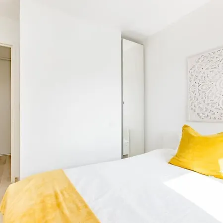 Проживание в семье Private In Renovated - Tram 1 Min Walk Ницца