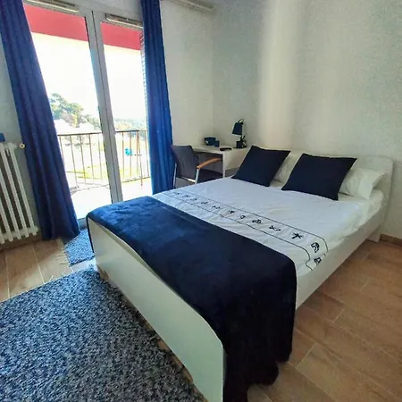 Private In Renovated - Tram 1 Min Walk Δωμάτια σε οικογενειακή κατοικία *