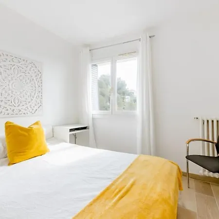 Private In Renovated - Tram 1 Min Walk Homestay