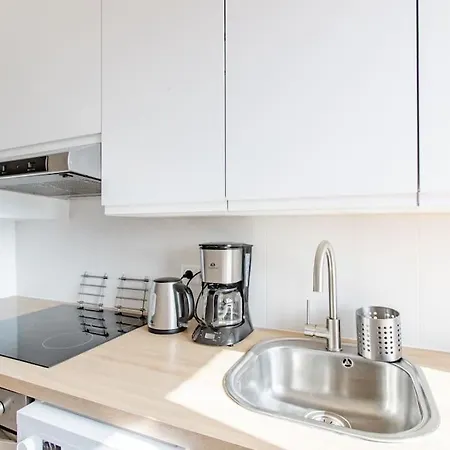 Private In Renovated - Tram 1 Min Walk Privat bolig *