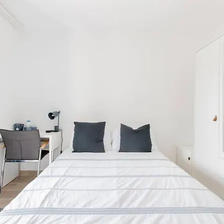 Privat bolig Private In Renovated - Tram 1 Min Walk