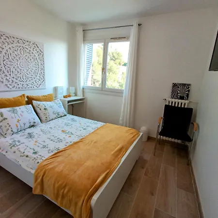 Private In Renovated - Tram 1 Min Walk Privat bolig