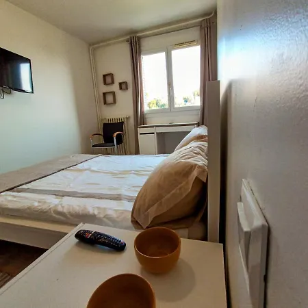Private In Renovated - Tram 1 Min Walk 民宿 尼斯