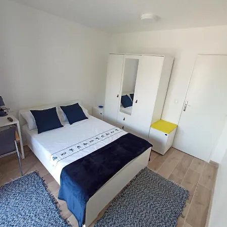 Privat bolig Private In Renovated - Tram 1 Min Walk