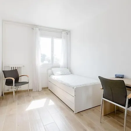 Private In Renovated - Tram 1 Min Walk Privat bolig